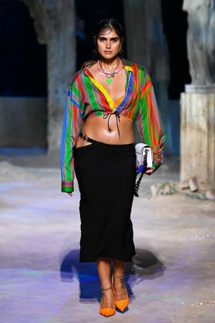 טרנד אופנה של מחרוזת ג'י: ורסאצ'ה אביב/קיץ 2021