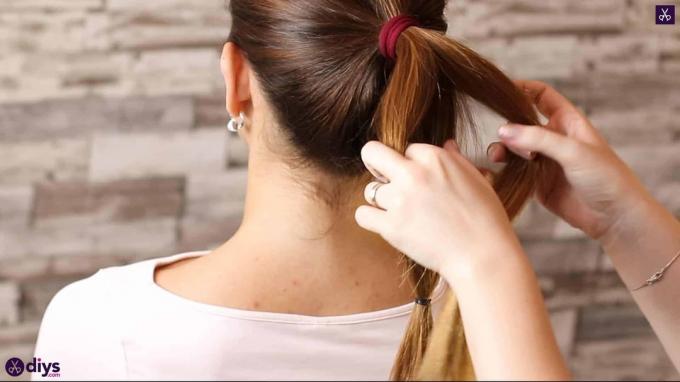 3 snadné ponytaily pro každodenní nošení - krok 3
