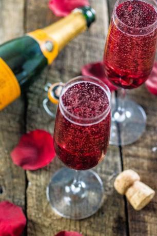 Hibiscus šampaňské koktejl