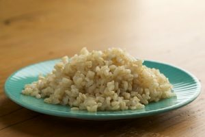 Můžete zmrazit vařenou hnědou rýži?