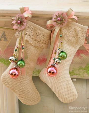 Ciorapi din dantelă și ornamente