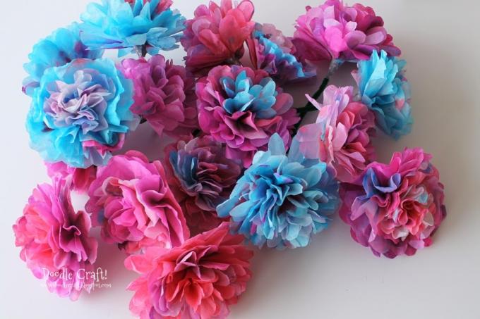 Kávový filtr květiny růžice návod snadná kutilská kytice na Valentýna dárek pro maminku věnec barvicí papír (1)