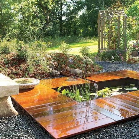 Jednoduchý rybník ve stylu dřevěné paluby