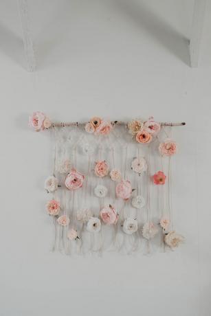DIY macrame nástěnný věšák s květinami