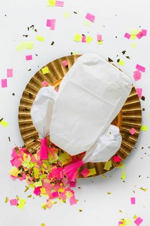 Індичка з паперу, фарширована конфетті