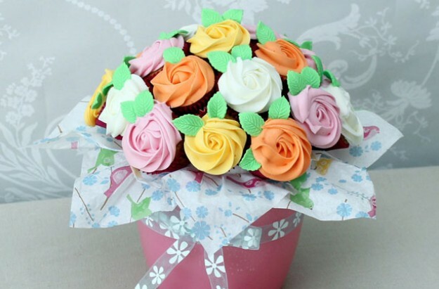 Cupcakes cu buchet de trandafiri