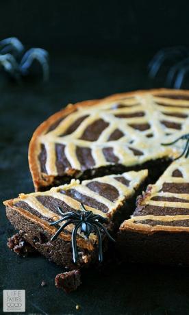 Guloseimas de Halloween com brownies de teia de aranha