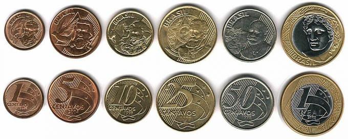 Tyto mince v současné době kolují v Brazílii jako peníze.