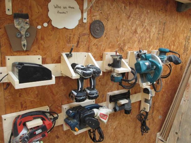Almacenamiento de herramientas eléctricas con listón francés de madera de desecho