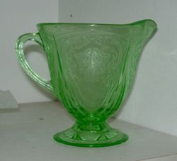 Royal Lace Green Depression Glass Creamer kremas