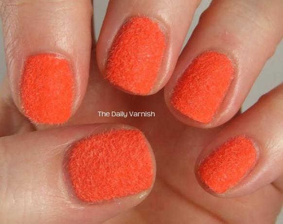 Oranžové sametové nehty