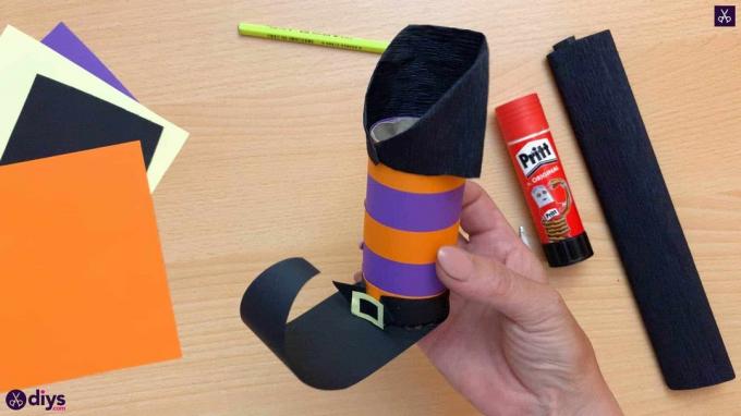 Jak vyrobit halloweenský držák cukroví ve tvaru čarodějnické boty