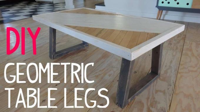 שולחן צבוע בעבודת יד עם רגליים גיאומטריות