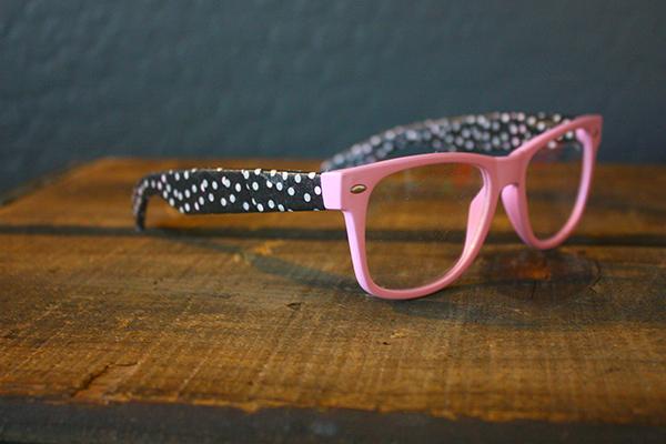 Roze stippenbril