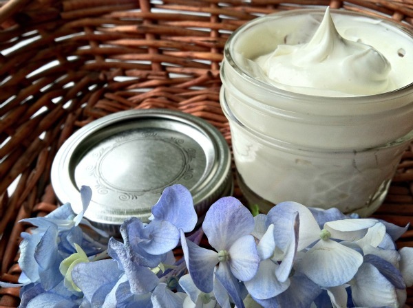 Krim cukur lavender buatan sendiri