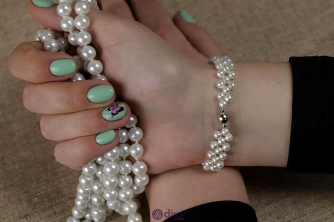 Elegante braccialetto di perline bianche fai da te