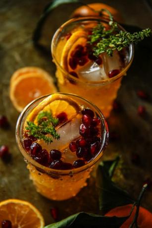 Cocktail spumant cu cimbru de clementină