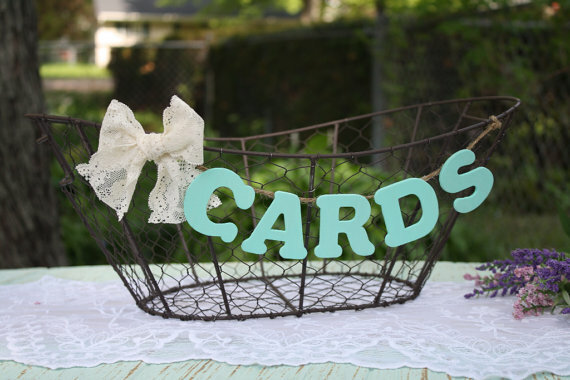 Držák svatebních karet z drátěných košů