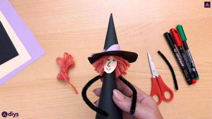 Как сделать ведьму из бумажных конусов на хэллоуин