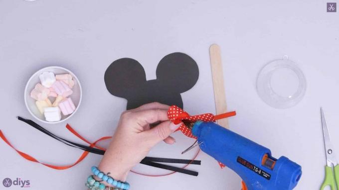 Suportul de bomboane DIY Minnie Mouse pasul 3b
