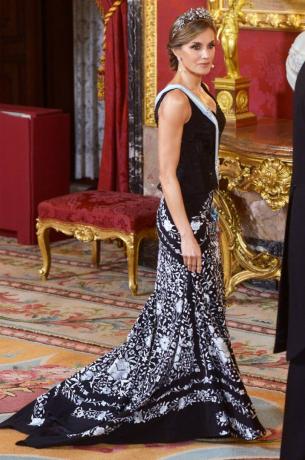 Queen Letizia: Ozdobné plesové šaty