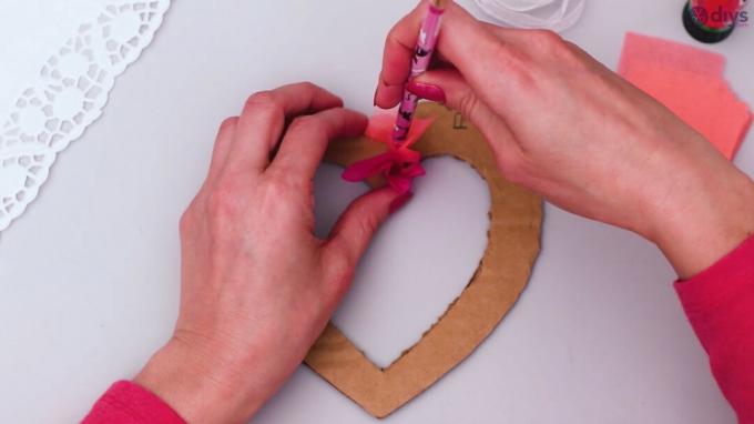 DIY hedvábný papír nafouklé srdce krok 1 (18)