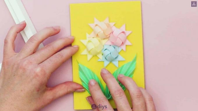 Faça você mesmo, arte com flores em origami, etapa 12h