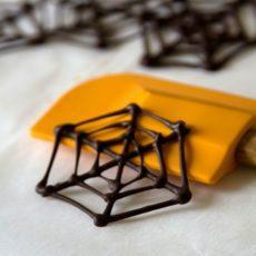 Spinnennetze aus Schokolade
