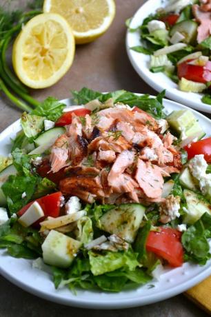 Salada de salmão grega