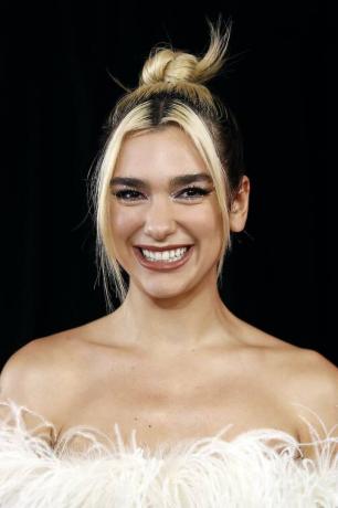 Trend Hair Piece Money: Dua Lipa z blond pasemkami