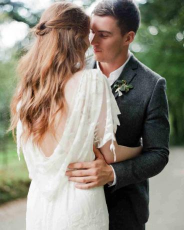 Coiffure de mariage longue noué