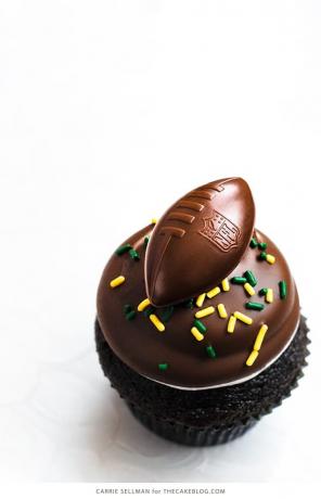 קאפקייקס מרשמלו טבולים בשוקולד NFL