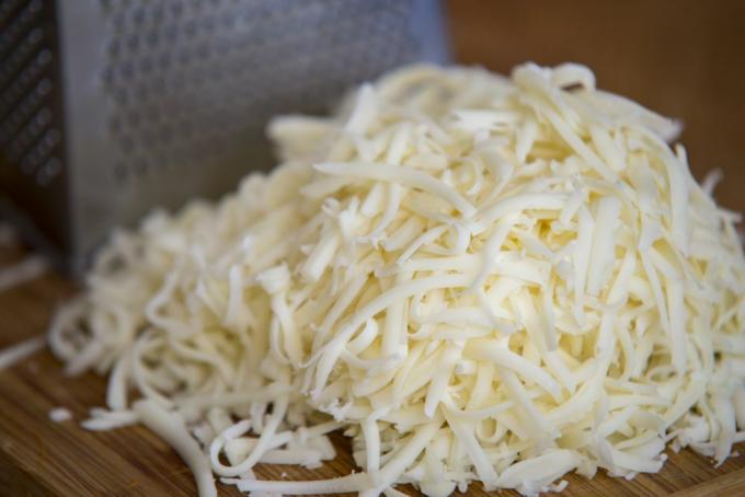 Wie man Mozzarella-Käse einfriert
