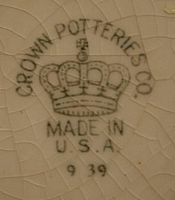 Crown Potteries Co. - Evansville, Indiana Crown Potteries Co. Vyrobené v USA - Ca. 1950