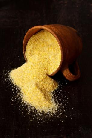 Naturalny środek chwastobójczy z mąki kukurydzianej