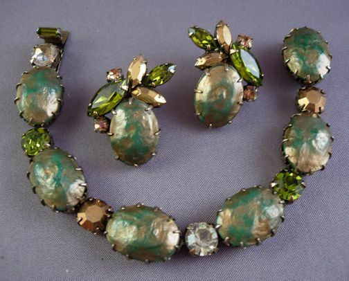 Asi: Sada perlových náramků Regency Barouque z 50. let minulého století