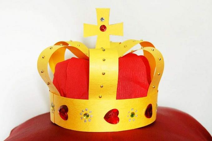 Краљевска круна од папира