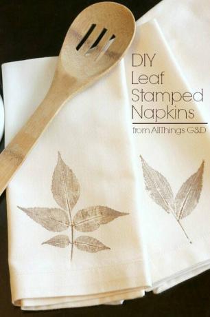 Diy servetten van stof met bladstempel