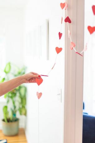 Colgar una guirnalda de " ataque al corazón" de San Valentín