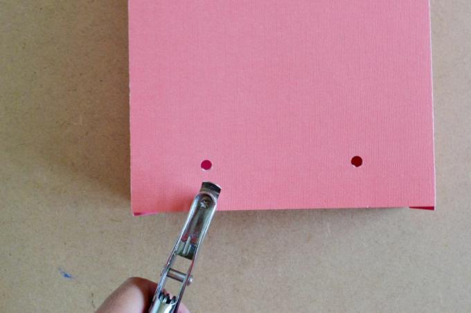 DIY leikekirja paperi lahjapussit reikiä