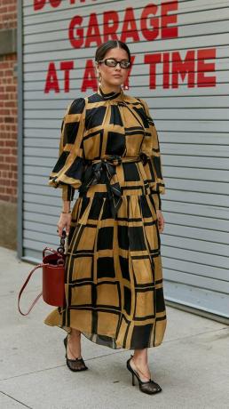 Месяц моды в лучших тенденциях уличной обуви 2019: сетчатые каблуки Bottega Veneta на Неделе моды в Нью-Йорке
