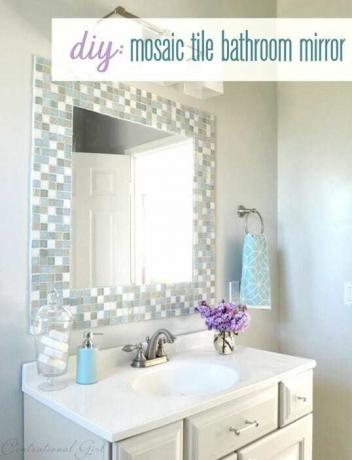 Espelho de banheiro em mosaico