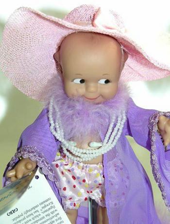 Sama Seperti Mommy Vinyl Kewpie Doll oleh Charisma Dolls