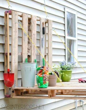 DIY paletový záhradný stôl