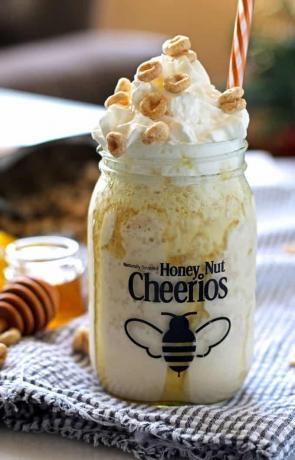 Milkshake aux Cheerios au miel et aux noix