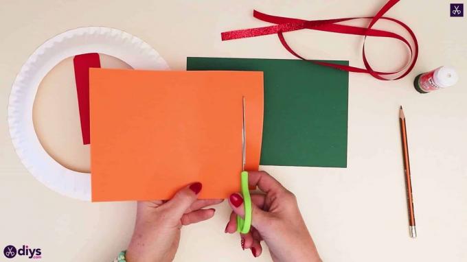 Papieren bord krans met een kaars oranje