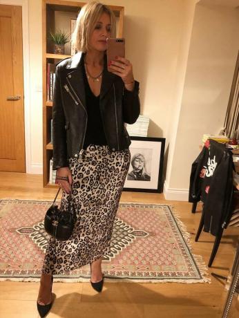 Капсулен гардероб на Ема Тачър: леопардова пола midi
