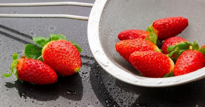 Mazerierte Erdbeeren einfrieren - trockene Erdbeeren