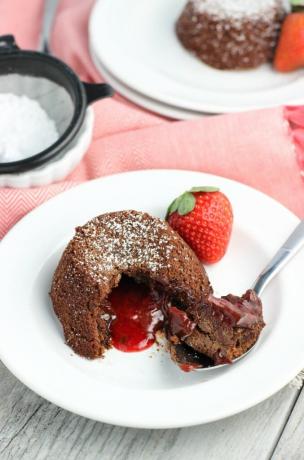 Mini-aardbeien chocolade lavacakes
