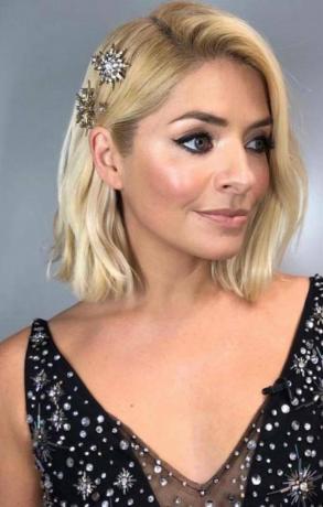 Beste glødende hudprodukter: Holly Willoughby iført timeglass